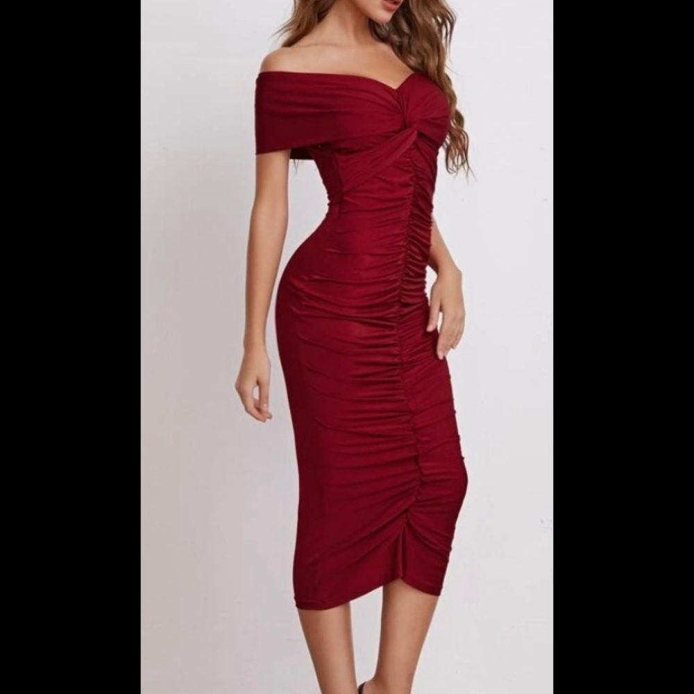 Rouched bodycon burgundy dress